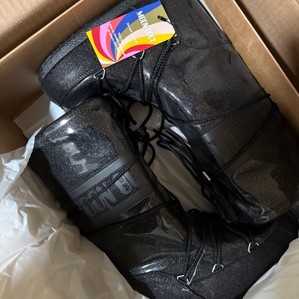Moon Boot Black Glitter Boots NWT